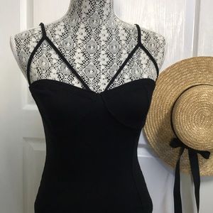 3/$30 🌺 Knit Bodysuit - Size M